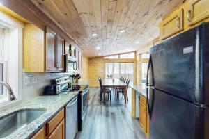 Foto sihtkohas White Haven asuva majutusasutuse Lakeside Timber Lodge galeriist +20 fotot