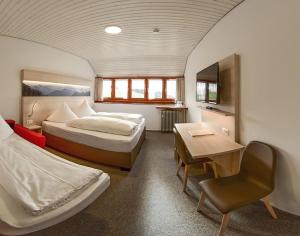 Letto o letti in una camera di Hotel Hirschen