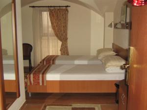 Postel nebo postele na pokoji v ubytování Hotel Transit