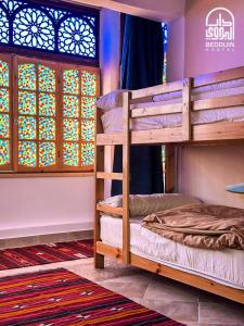 Letto o letti in una camera di Bedouin Hostel- دار البدوي