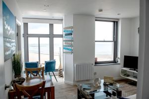 a living room with a table and chairs at The Pearl Suite by Margate Suites in Margate