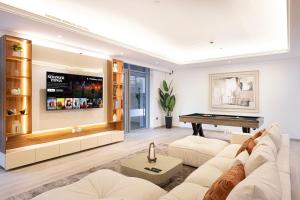 Next'Living - Luxury Private Room in a CoLiving Villa的休息区