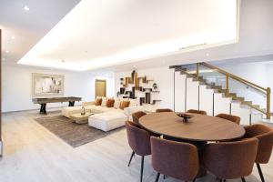 Next'Living - Luxury Private Room in a CoLiving Villa的休息区