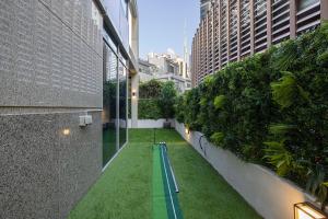 Next'Living - Luxury Private Room in a CoLiving Villa内部或周边的网球和/或壁球设施