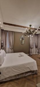 A bed or beds in a room at Cà Dell'Arte Palace