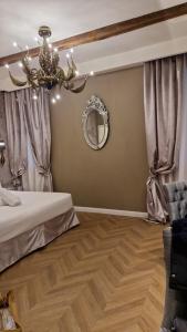A bed or beds in a room at Cà Dell'Arte Palace