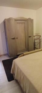a bedroom with a bed and a closet with a door at Maison chez l'habitant in Bouère +5 photos