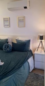 Ένα ή περισσότερα κρεβάτια σε δωμάτιο στο Light Brown Central Apartment