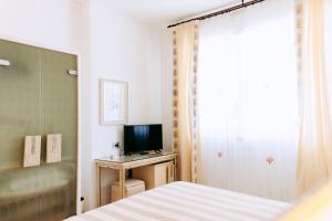 TV a/nebo společenská místnost v ubytování Relais Valle Dell'Idro
