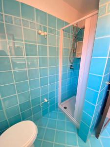 Et badeværelse på Villetta Capo Coda Cavallo 2