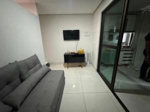 a living room with a couch and a tv at Apt Alto da Serra Villas - Bananeiras in Bananeiras