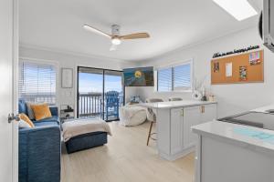 Postel nebo postele na pokoji v ubytování Sea Cabin 118 - Oceanfront