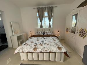 Ένα ή περισσότερα κρεβάτια σε δωμάτιο στο Fully furnished 5bedrom hall +4 φωτογραφίες