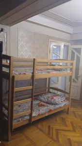 Postel nebo postele na pokoji v ubytování Crown Hostel