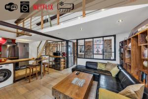 Posezení v ubytování Loft and Suites