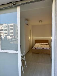 ヴィエステにあるCasa Perlaのベッドルーム1室(ベッド1台付)が備わります。