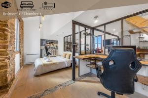 Postel nebo postele na pokoji v ubytování Loft and Suites