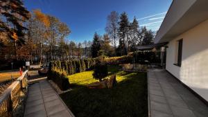 Vonkajšia záhrada v ubytovaní HausLipno Bungalov na Lipně