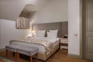 Postel nebo postele na pokoji v ubytování GRAND HOTEL GYUMRI by APRICOT Hotels