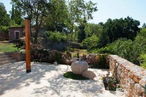 O grădină în afara Altes Steinhaus Goranova Kuca