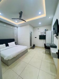 a bedroom with a bed and a desk in a room at SS Royal International in Lucknow +27 photos