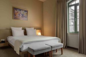 Postel nebo postele na pokoji v ubytování GRAND HOTEL GYUMRI by APRICOT Hotels
