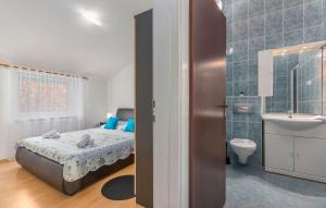 Ένα μπάνιο στο Appartement In Funtana Mit Grill +9 φωτογραφίες
