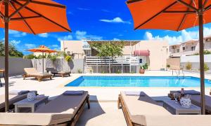 Piscina de la sau aproape de Ferienhaus Für 24 Personen In Chania, Kreta West Kreta