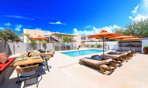 Piscina de la sau aproape de Ferienhaus Für 24 Personen In Chania, Kreta West Kreta
