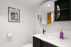 Koupelna v ubytování Studio Jaune FSHH + 9 fotografií
