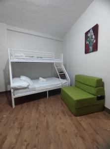 Ένα ή περισσότερα κρεβάτια σε δωμάτιο στο Condo Unit at Amani Grand Resort Residences, 3-5 minutes from the Airport