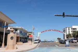 Imagen de la galería de Amazing Condo with Partial Ocean View, en Daytona Beach