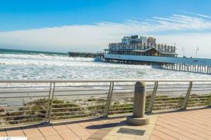 Imagen de la galería de Amazing Condo with Partial Ocean View, en Daytona Beach