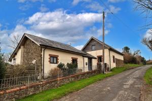 an old stone house on a dirt road at Finest Retreats - Chasty House Barn in Holsworthy