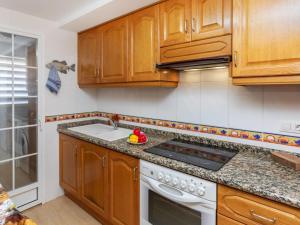 A kitchen or kitchenette at Apartment Vila De Oropesa IV by Interhome