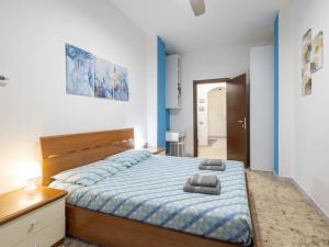 A bed or beds in a room at Studio Fra Cristoforo Studio Apartment by Interhome