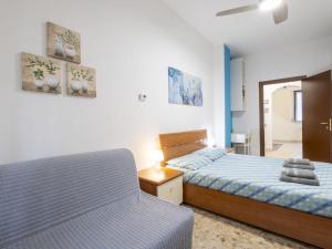 A bed or beds in a room at Studio Fra Cristoforo Studio Apartment by Interhome Még 24 kép