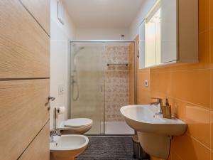 Ένα μπάνιο στο Apartment Elisa by Interhome