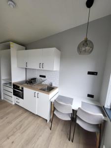 Landbrot Guesthouse的厨房或小厨房
