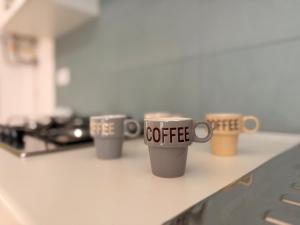 a row of coffee cups sitting on a counter at Ella vacanze in Grottammare