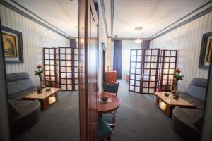 Posezení v ubytování Bucharest Comfort Suites Hotel