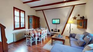 Posezení v ubytování Zum Bären Duplex - 1 Parking