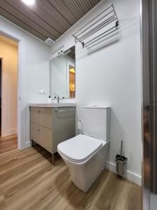 Ένα μπάνιο στο Apartamentos Las Terrazas de Suances +40 φωτογραφίες