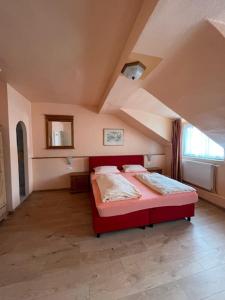 Postel nebo postele na pokoji v ubytování Hotel Am Roonplatz