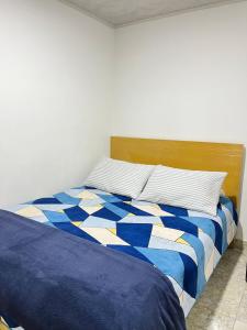 Postel nebo postele na pokoji v ubytování Bogotá Kings 301 + 37 fotografií