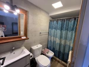 Un baño de La Caleta Bungalows