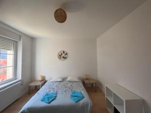 a white bedroom with a bed and a window at Les 3 Frontières Luxembourg Grand Parking Wifi in Herserange
