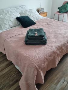 a purse sitting on top of a pink bed at Les Ganivelles in Belz +46 photos