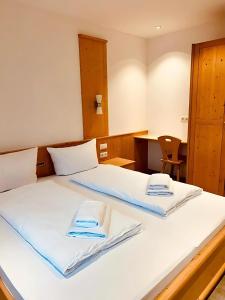 Postel nebo postele na pokoji v ubytování Gästehaus Ludwig