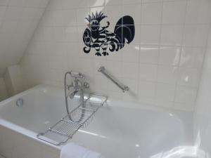 Ένα μπάνιο στο Ferienwohnung Heefwai H2W6 In Morsum